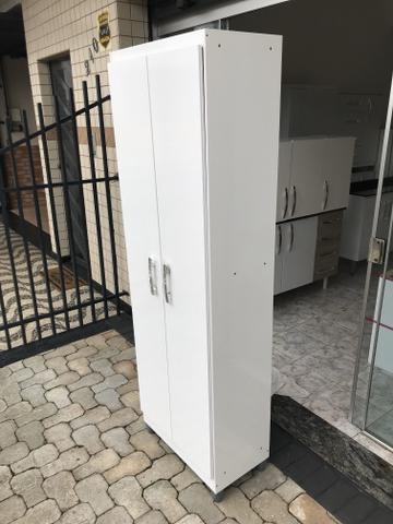 Armário multiuso com com prateleiras - entregamos