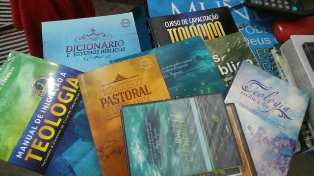 Kite de livros de teológia - Foto 2
