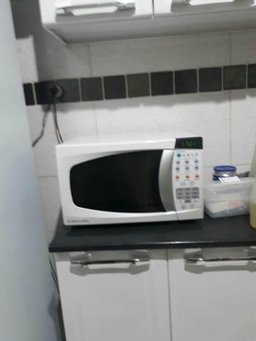 Vendo ou troco micro-ondas 20 litros - Foto 6