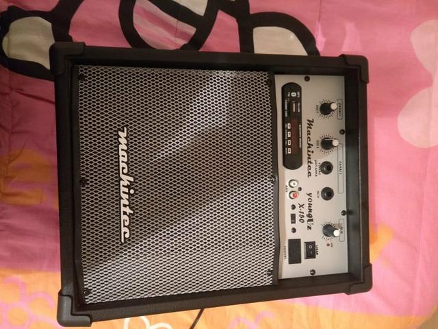 Vendo caixa de som Com entrada USB,Bluetooth microfone novinha pouco uso