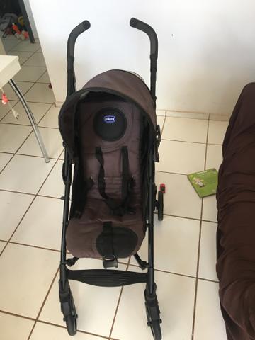Vendo carrinho de bebê Chicco lite way - Foto 4