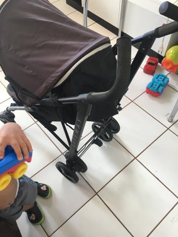 Vendo carrinho de bebê Chicco lite way - Foto 3