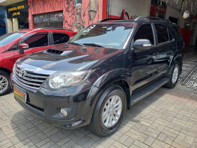 Toyota SW4 SRV 3.0 4X4 2013/2013 Preta - Foto 2