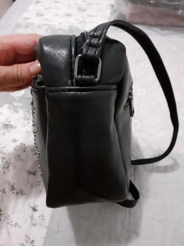 Pequena bolsa lateral - Preta - Foto 3