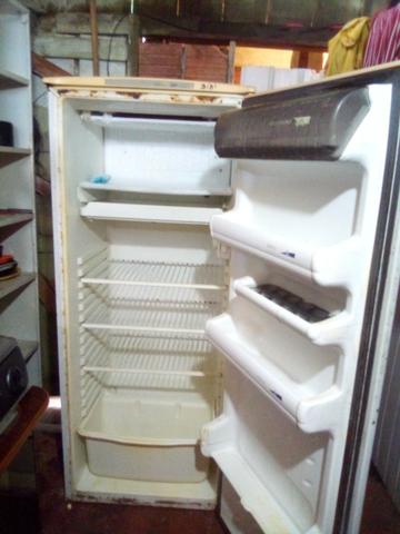 Vende uma geladeira Consul gelando normal - Foto 2