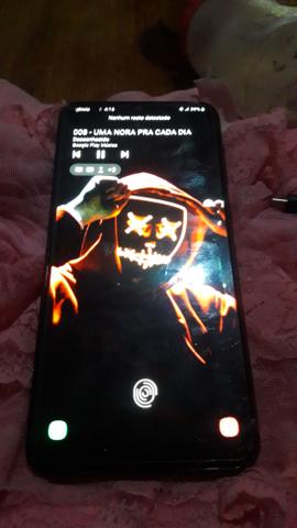 Vendo ou troco aceito proposta ta trincado mais nao enterfere em nda do uso - Foto 2