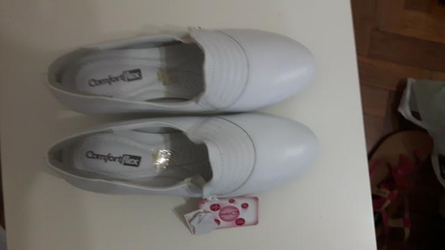Sapato branco ComfortFlex novo Tamanho 38 - Foto 2