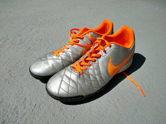 Chuteira Nike tamanho 41 novíssima