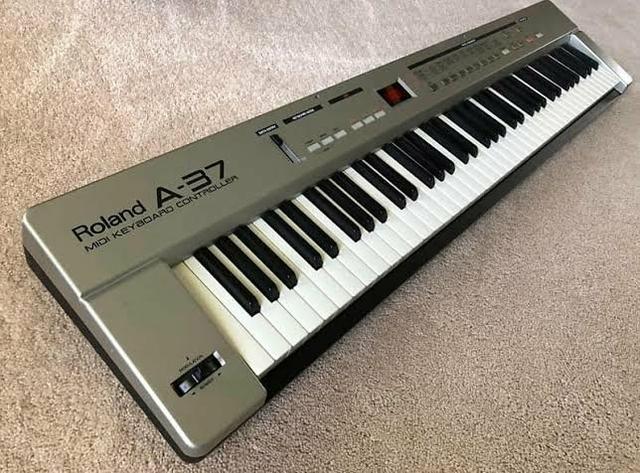 Teclado controlador Roland A37
