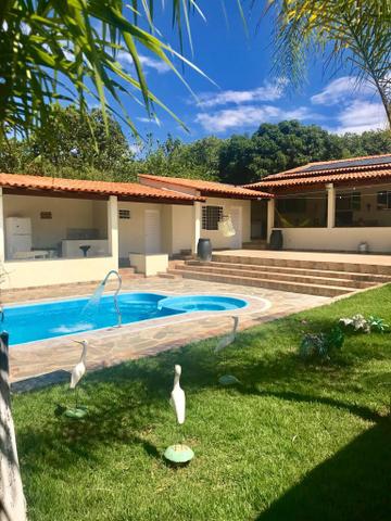 Vendo casa com piscina, lote de 1.300 metros em Arniqueira