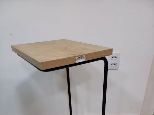 SURPREENDA-SE MESA DE APOIO COM TOMADA R7