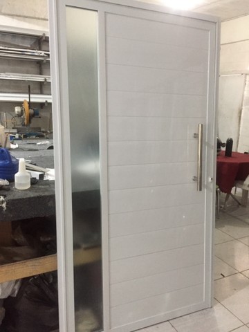 Portas de alumínio sobre medidas 