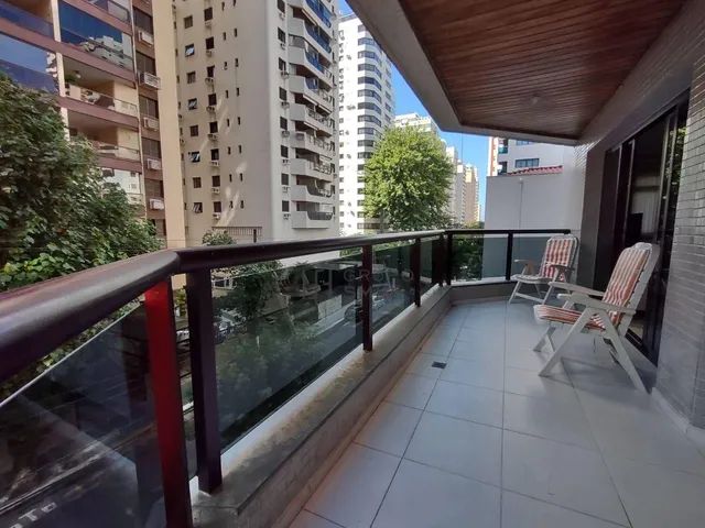 Apartamento 4 Dormitórios (3 Suítes) - 2 vagas, mobiliado, para locação anual na Praia das