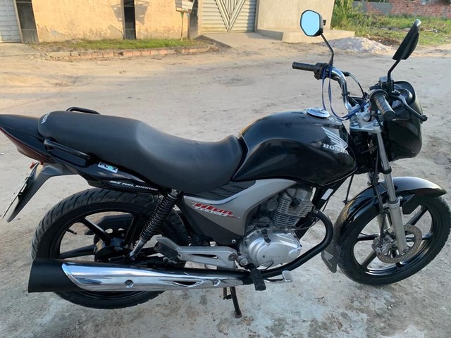 Vende-se uma Titan 2013 completa