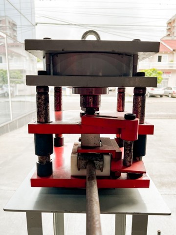 Estampo pneumático para fabricação de gradil e cerca em alumínio - NOVO - Foto 6