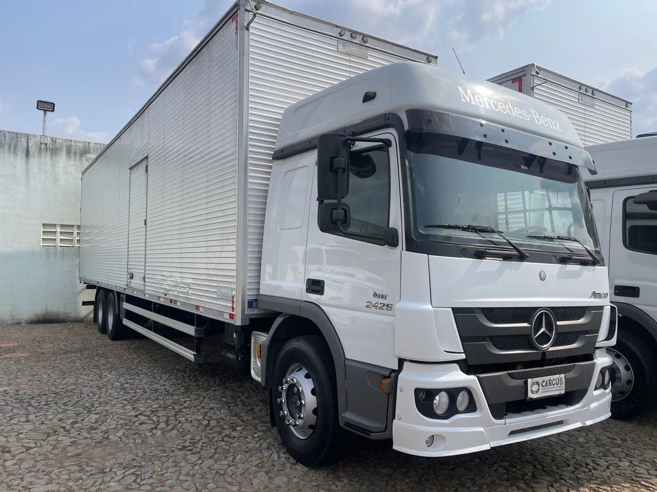 Atego 2426 21/22 com baú de 11.50