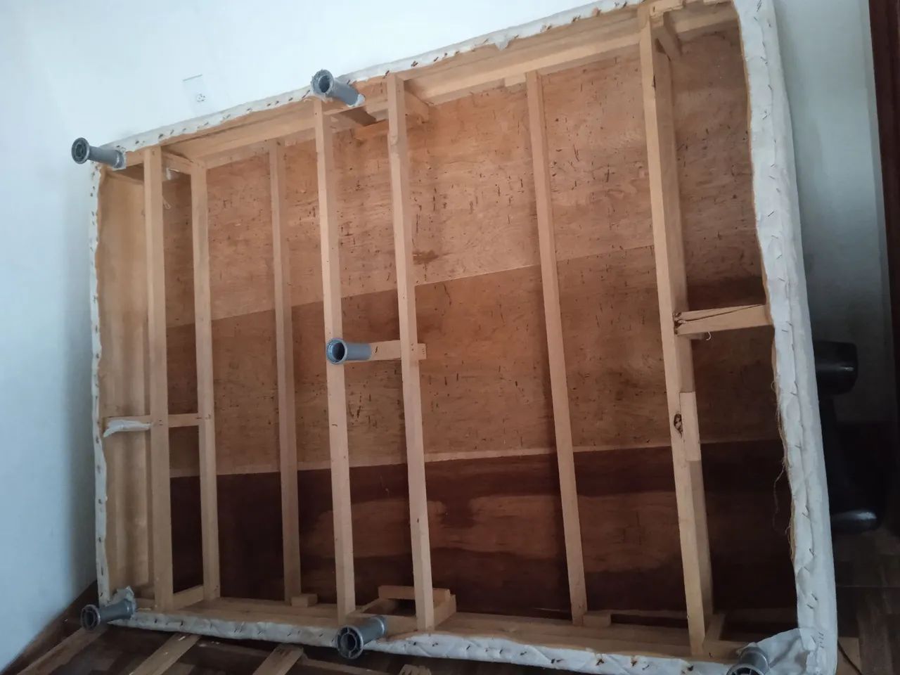 Base de cama box em madeira