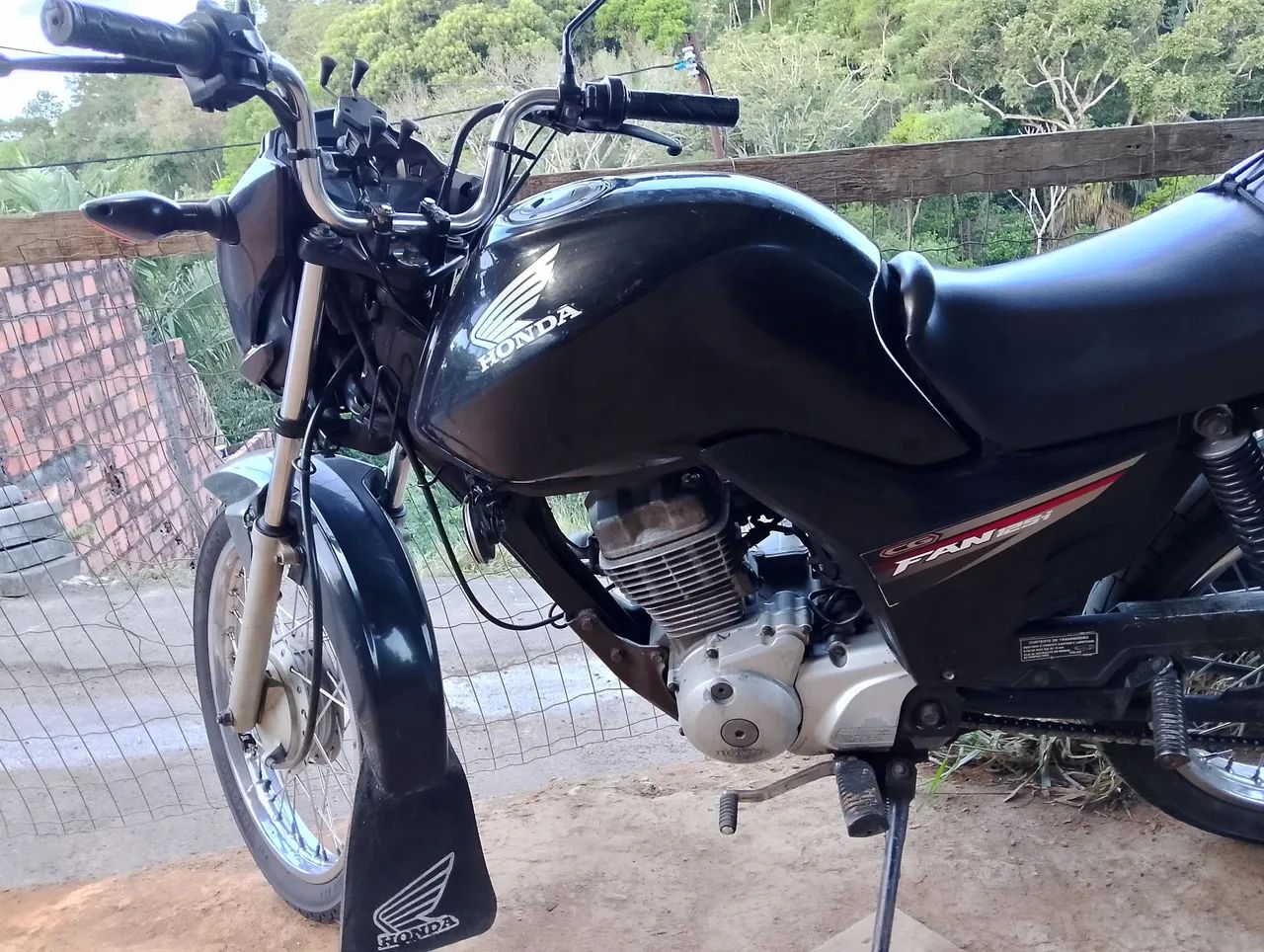 Fan 125 i 2018 toda zera emplacada no meu nome revisada bateria nova os dois pneus novos 