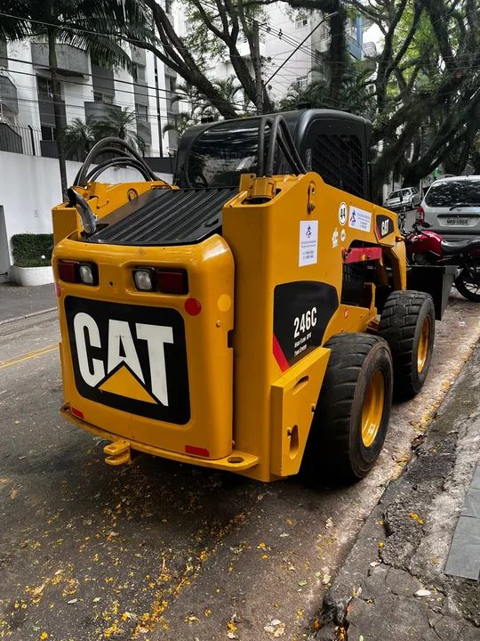 Mini Carregadeira e Mini escavadeira disponível para locação  - Foto 2