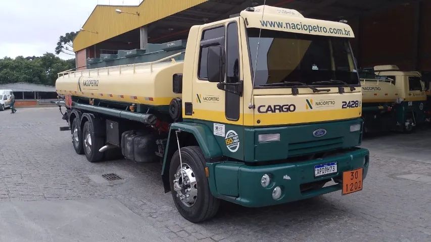 VENDO CAMINHÃO FORD/CARGO 2428E DIESEL COM TANQUE 16.000 LITROS ANO 20007 - Foto 5