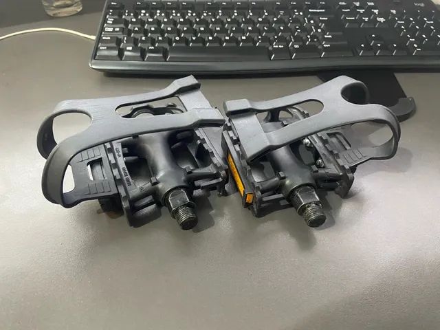 Pedais genéricos de bike com gaiola