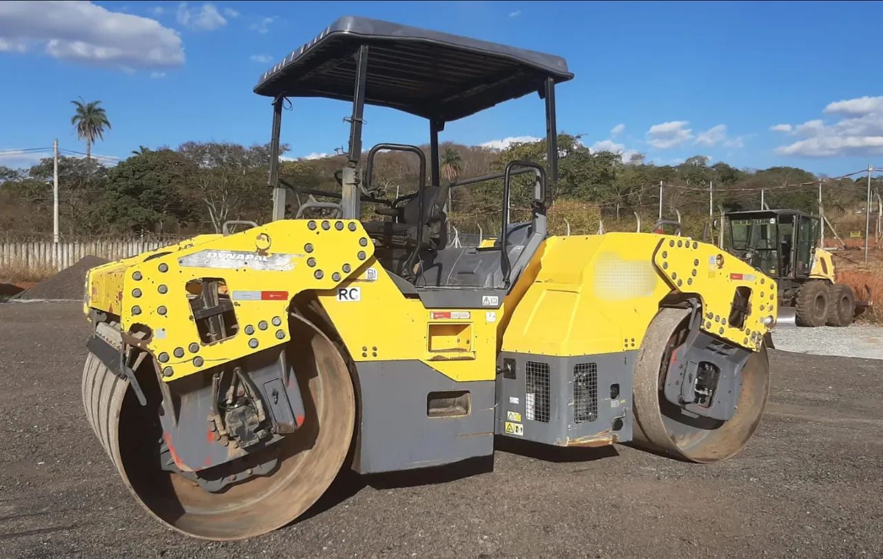 Rolo Compactador Dynapac CC-424 ano 2014, Chapa / Chapa (Tandem), em MG - Foto 2