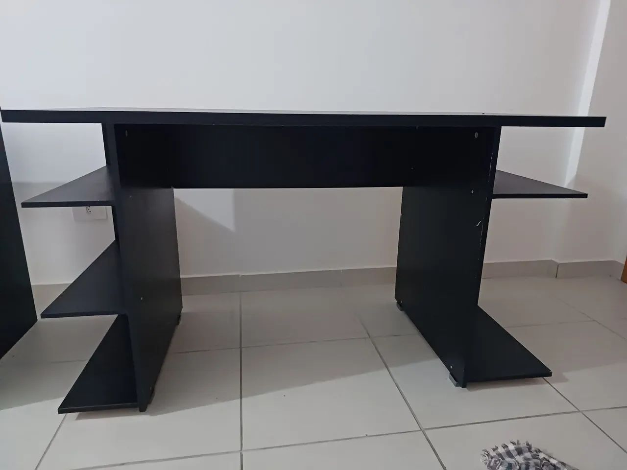 Vendo 3 escrivaninhas 250 cada ou 600 as 3.