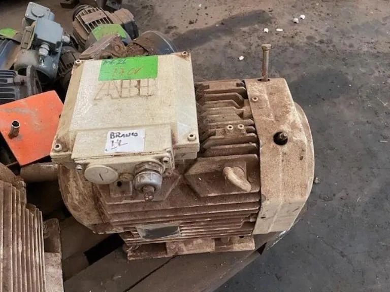 Motor Elétrico Abb Motors 3515 Rpm 240 Volts 17 Cv