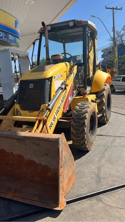 Aluga-se retroescavadeira