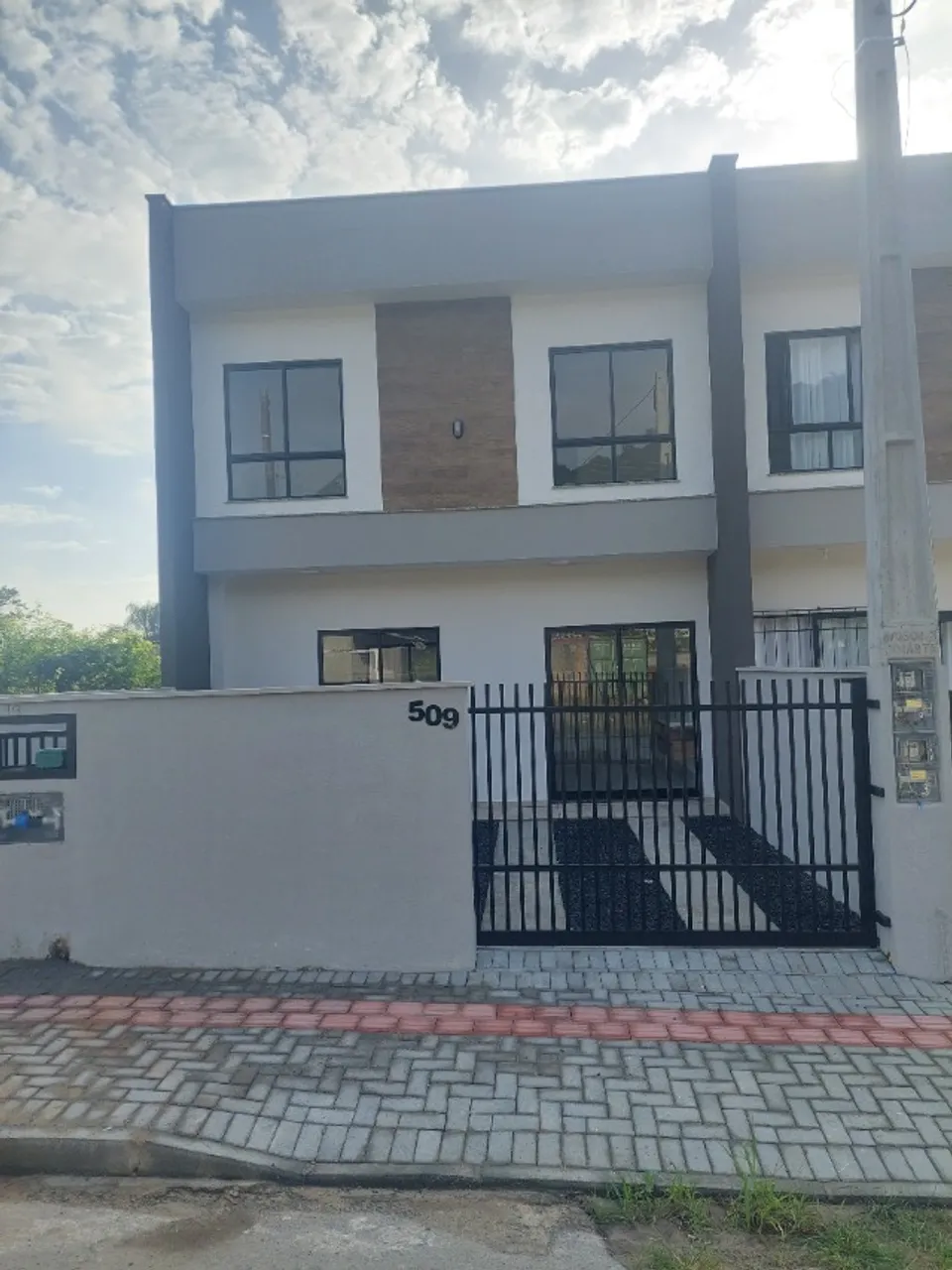 Geminado Paranaguamirim, 74 m² , 2 suites, semi mobiliado