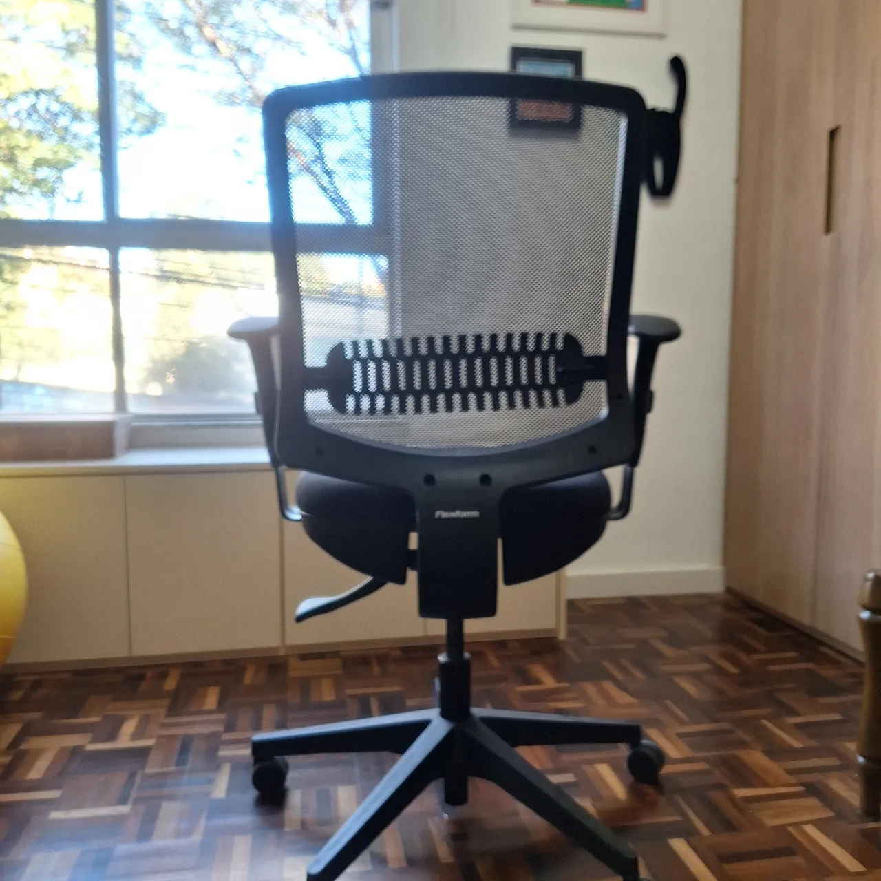 Cadeira para escritório.