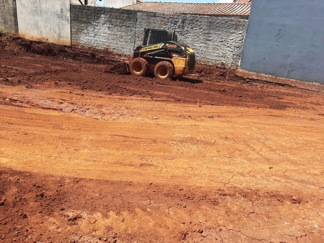 Mini Carregadeira New Holland