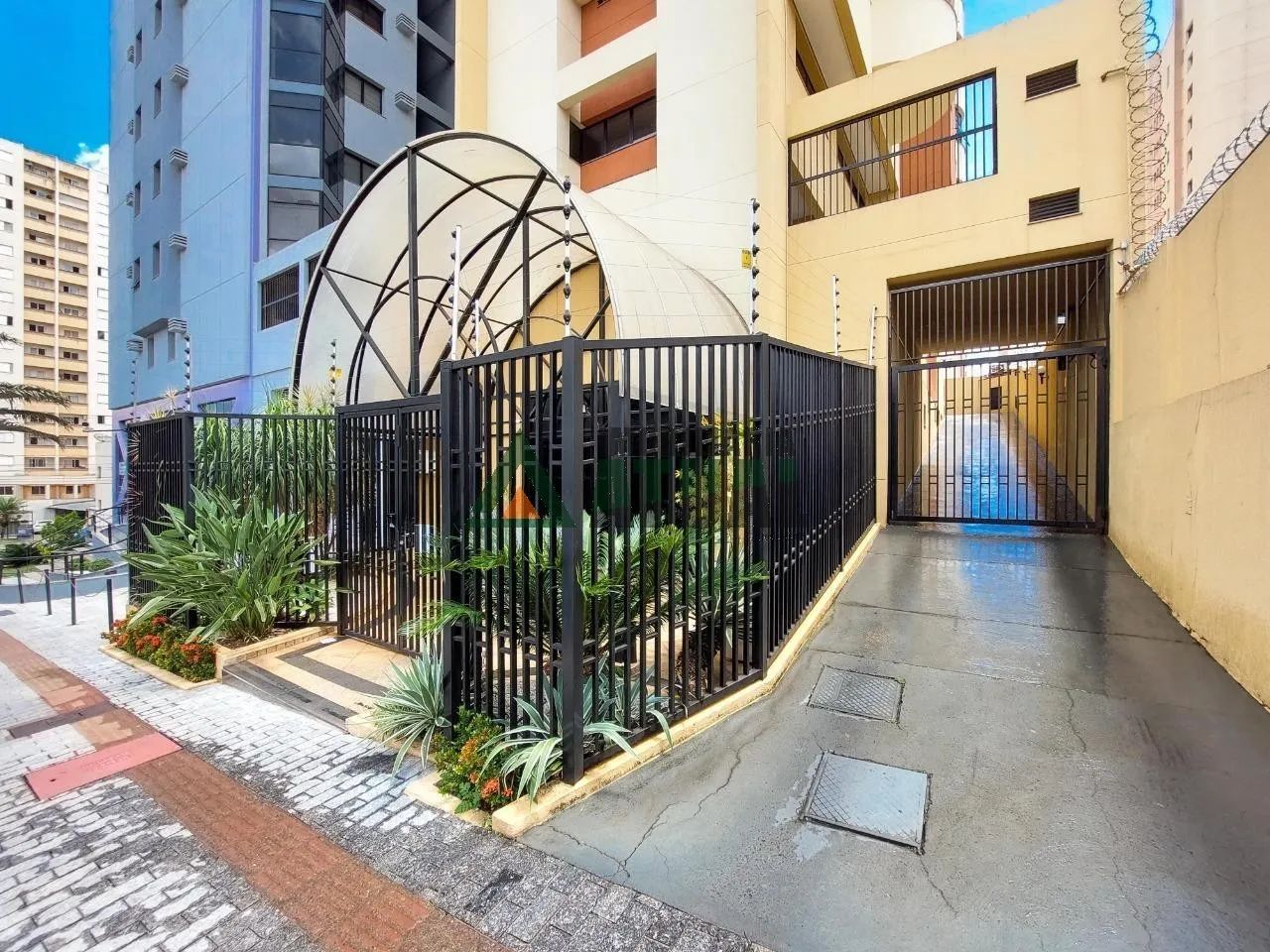 Cobertura duplex com 02 dormitórios na região central de Londrina