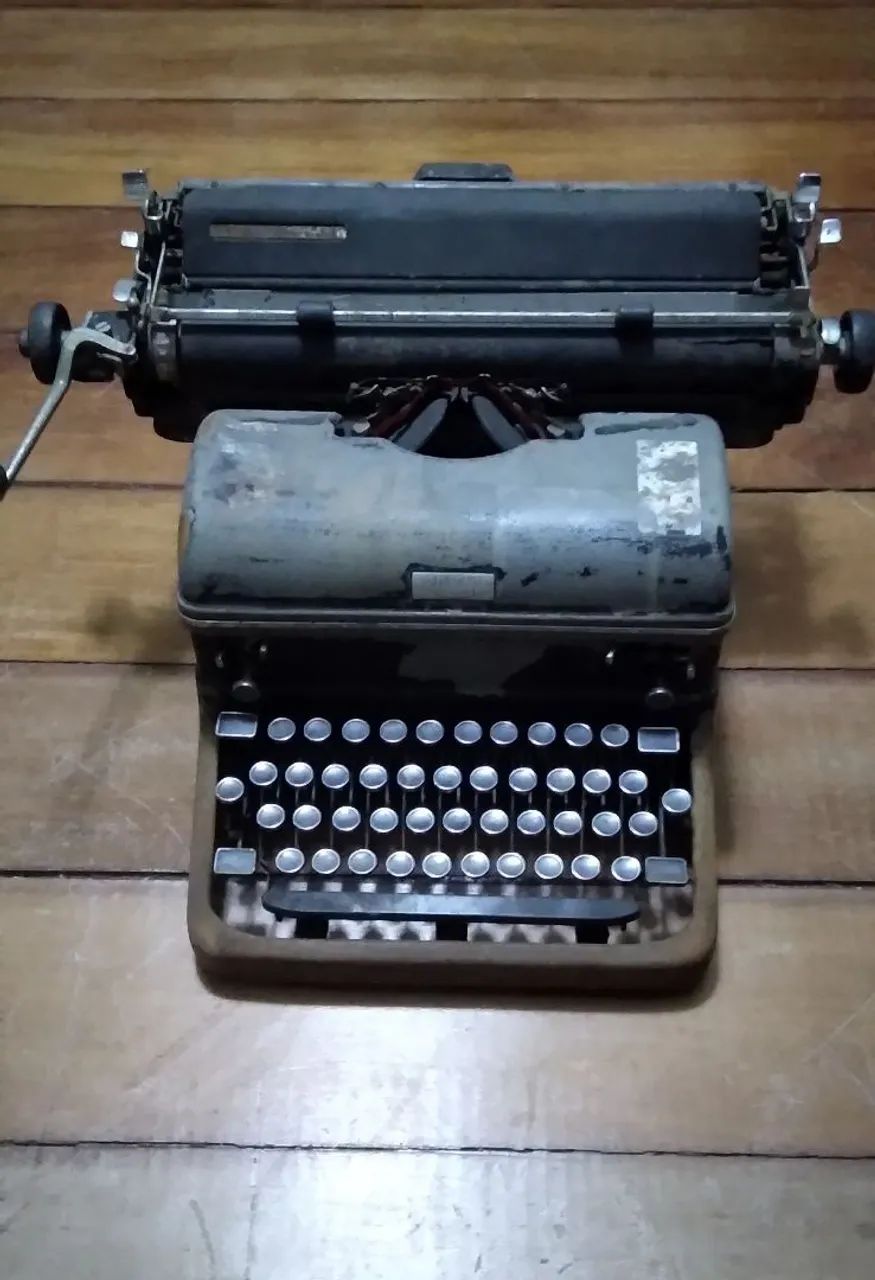 Máquina de Escrever Royal Antiga - Colecionador - Foto 2