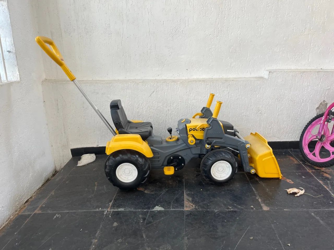 Trator de Pedal Infantil