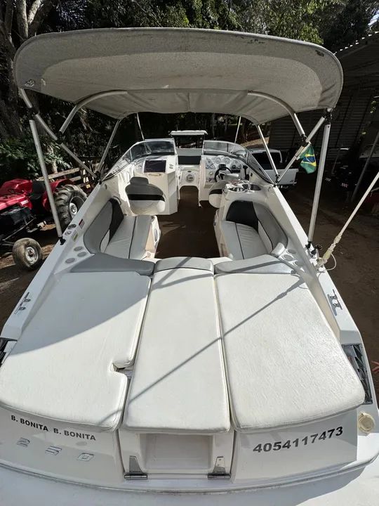 Lancha Ventura V250 Comfort Mercruiser V8 350 MAG 2012 - Foto 11