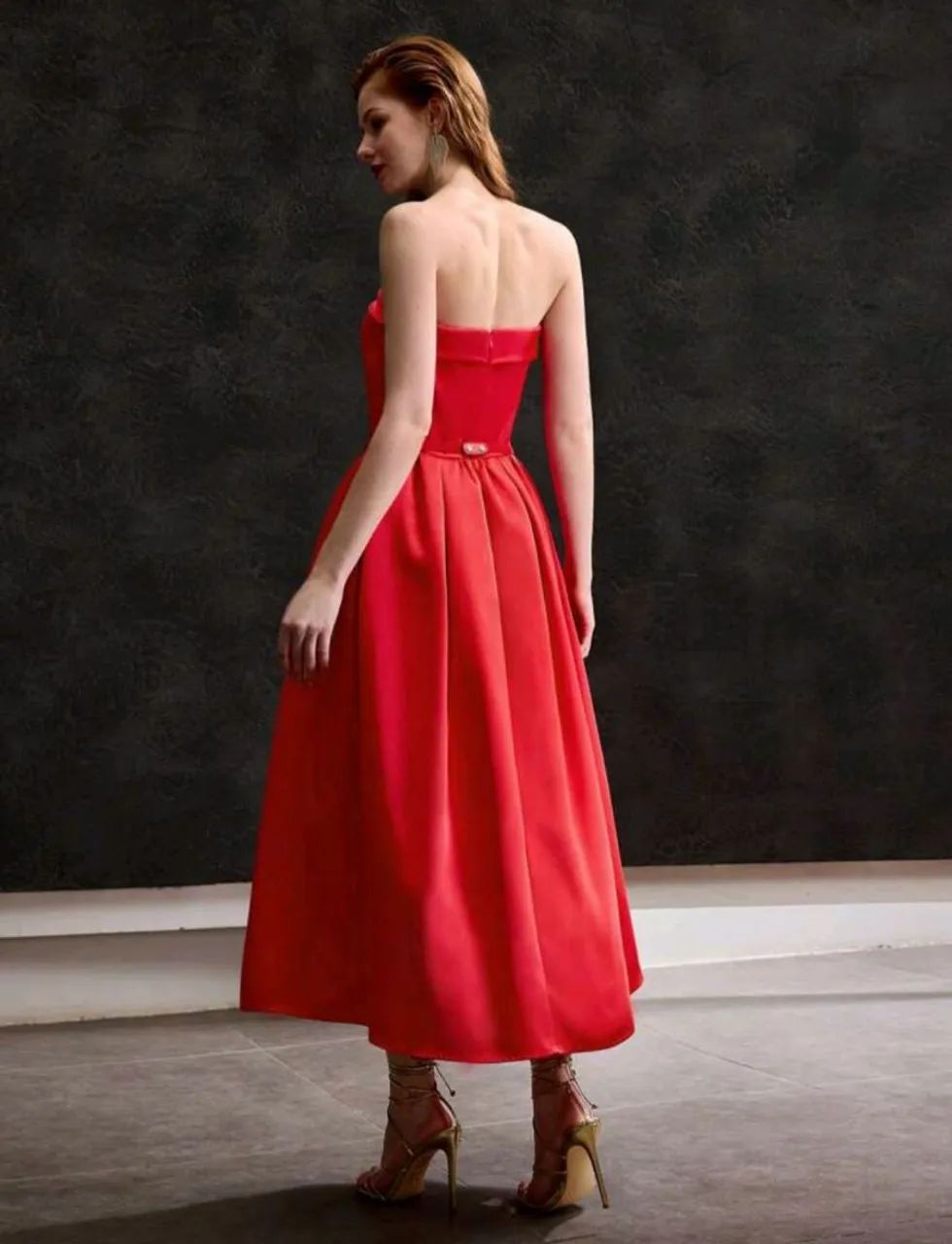 Vestido de Festa Vermelho Midi com Cinto e Bainha Evasê - Foto 5