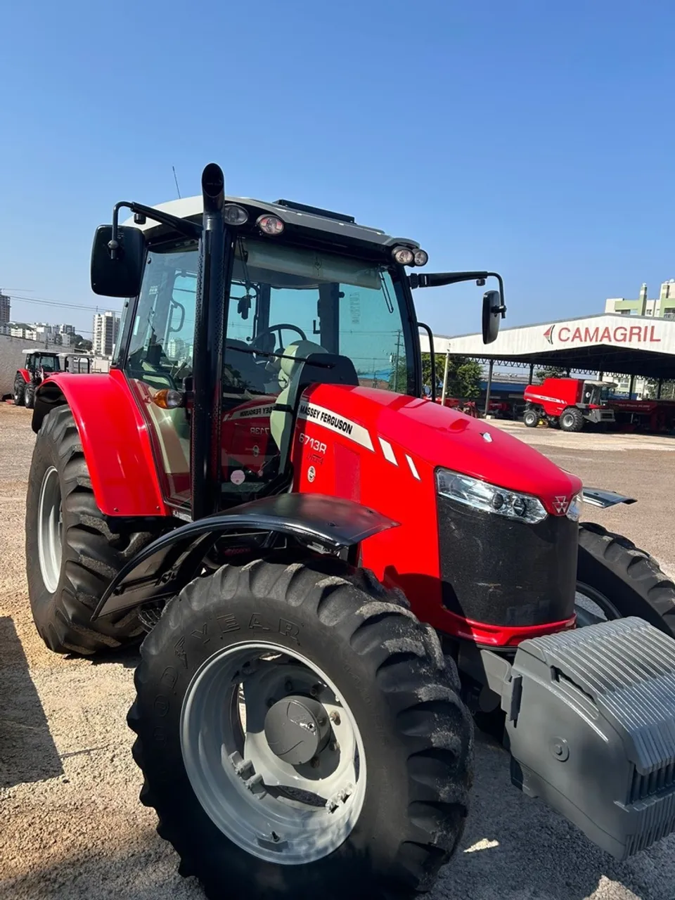 Trator Massey Ferguson 6713R - Potência e Confiabilidade!