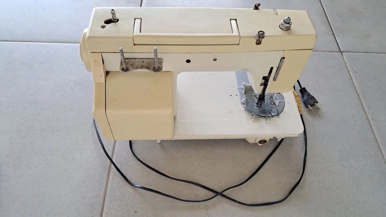Máquina de costura Elgin  - Foto 2