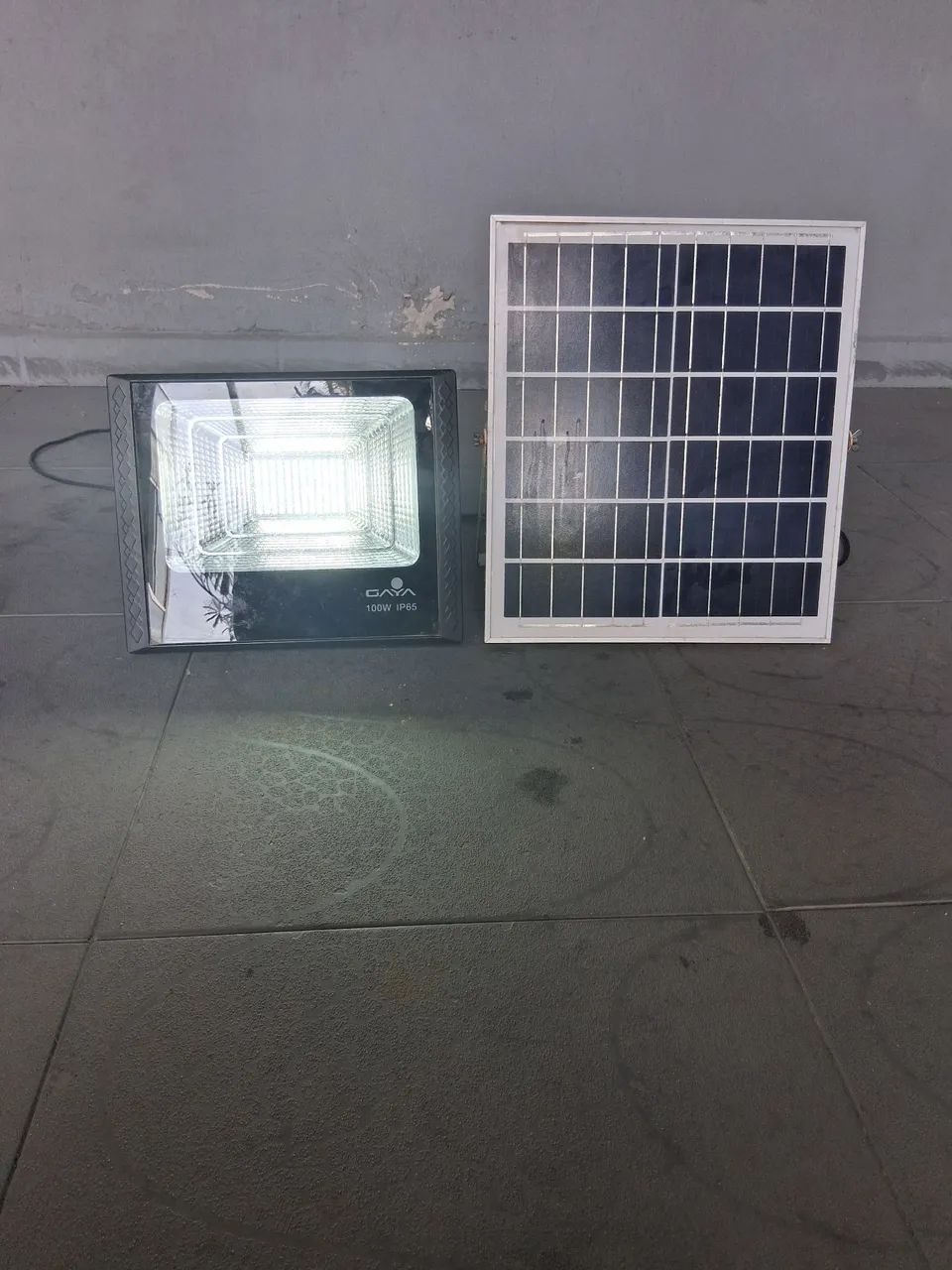 Placa solar com refletor 