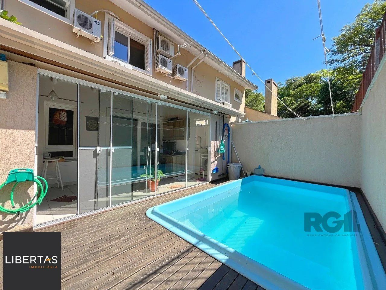 Casa com 134m², 3 dormitórios, sendo 1 suíte, 2 vagas em condomínio fechado - Foto 2