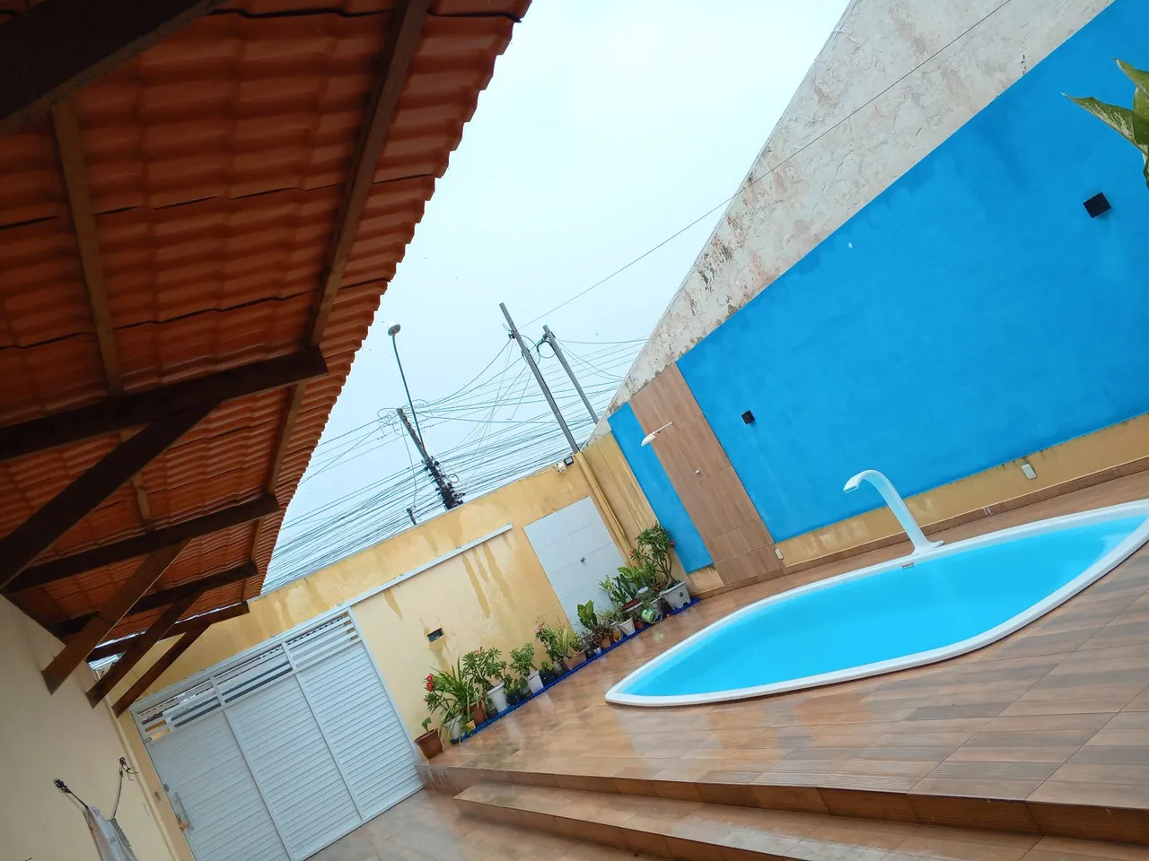Casa com piscina.