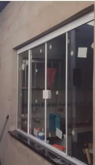 Janelas de vidro e alumínio