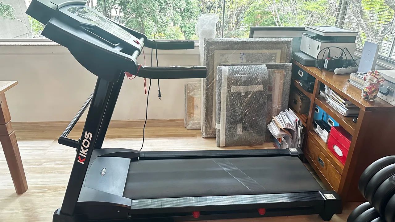 Esteira Elétrica Kikos - Modelo KS2202 - Ótima para treinos em casa!