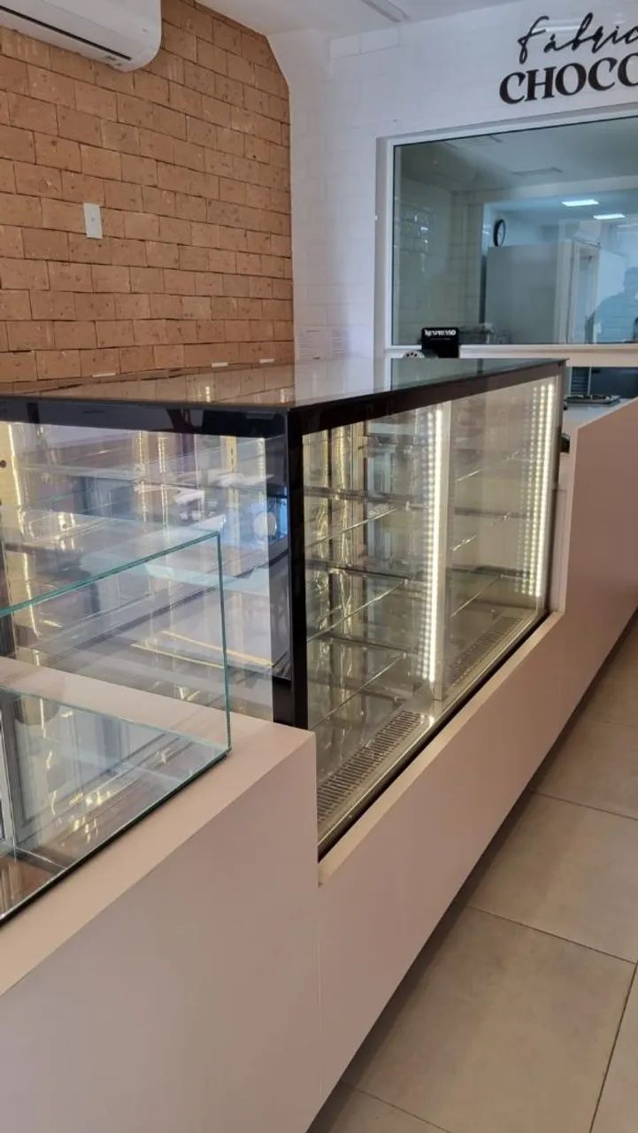 Vitrine refrigerada Gelopar para exposição bolos e alimentos - Foto 3