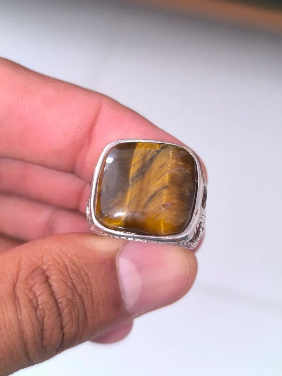 Anel de prata com pedra olho de tigre