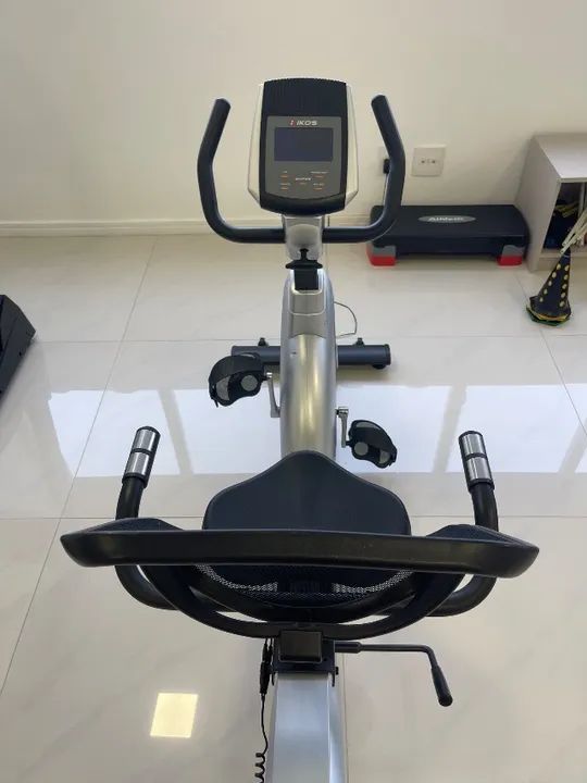 BICICLETA ERGOMÉTRICA KIKOS KR9.1 BIVOLT - ELETROMAGNÉTICA - Foto 2