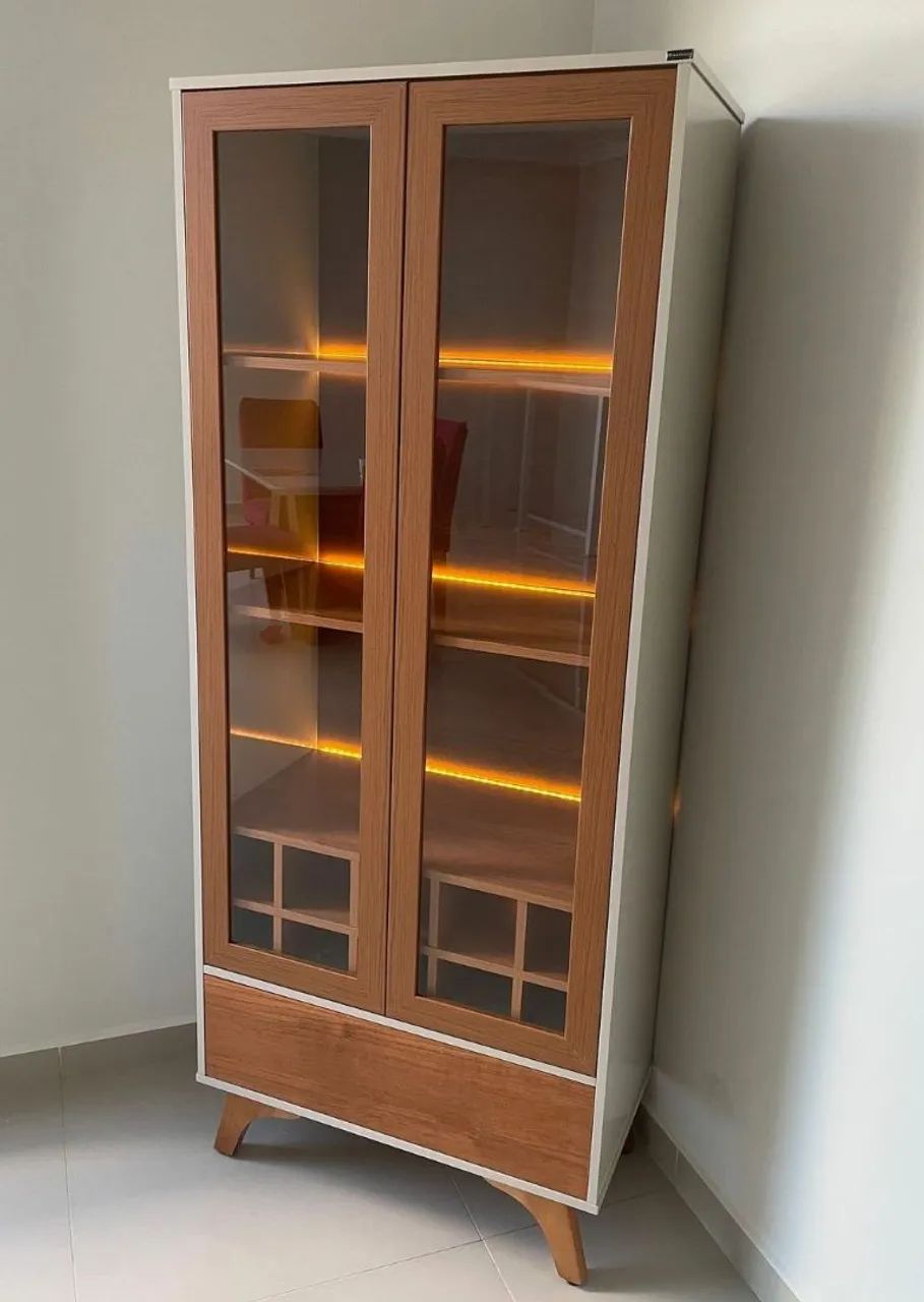 Armário cristaleira e design moderno 