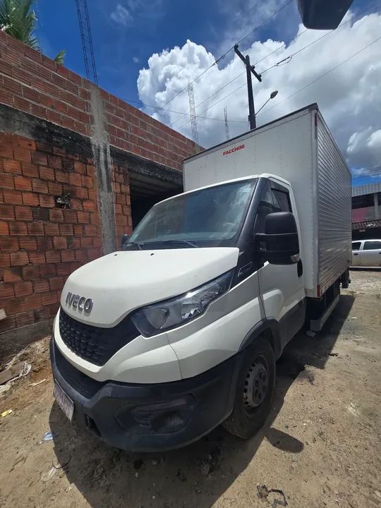 Vendo caminhão baú iveco daily  - Foto 3