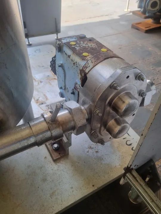 Tacho em inox com bomba de lóbulos  - Foto 4